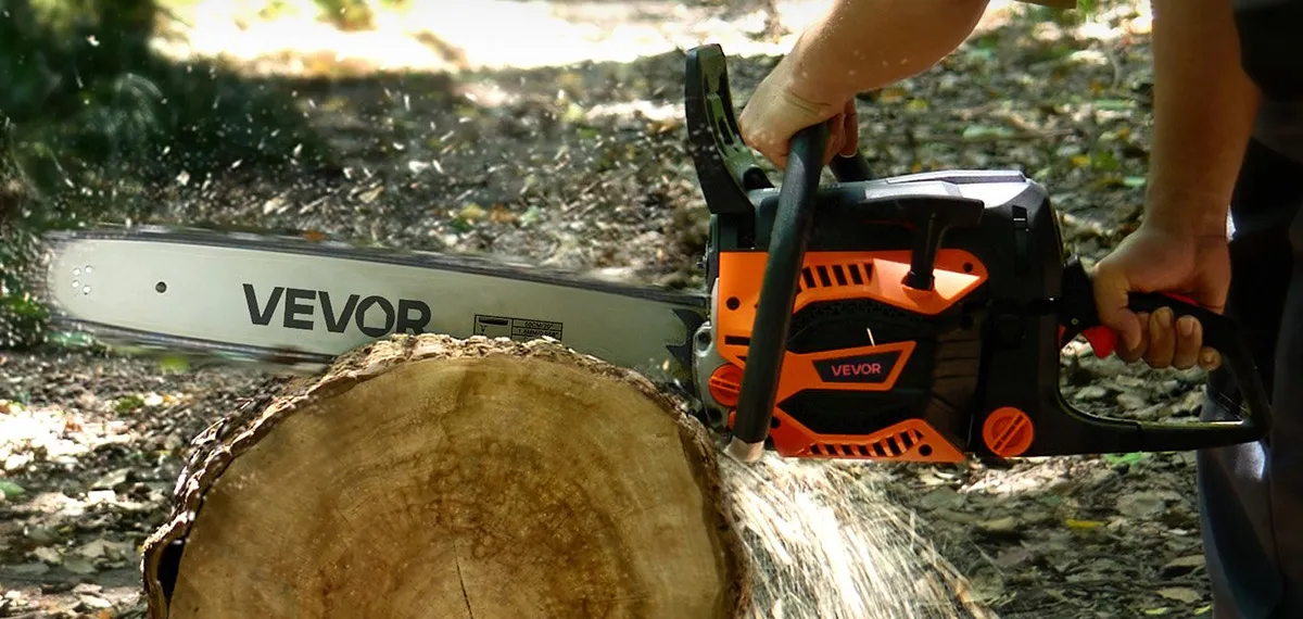 Cutting through a thick limb with the gas chainsaw
